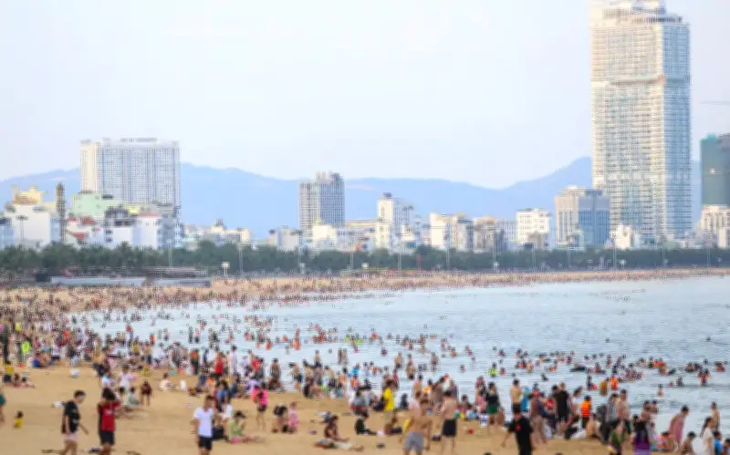Nghệ An đón hơn 1,2 triệu lượt khách dịp lễ, du lịch biển hút khách mạnh
