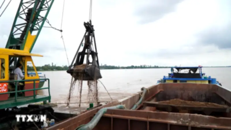 Nghệ An phê duyệt 11 mỏ đất, cát phục vụ thi công cao tốc Vinh - Thanh Thủy