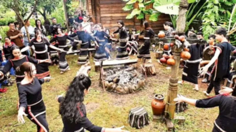 Nghệ sĩ Vũ Lân gìn giữ văn hóa Ê Đê cho thế hệ trẻ