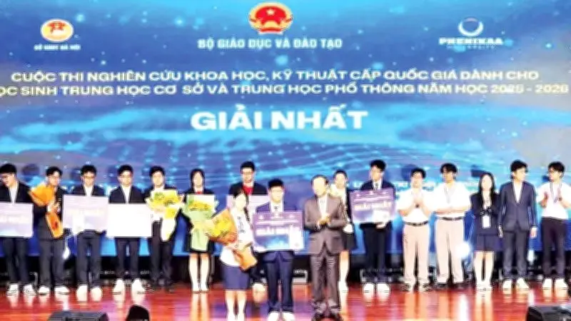 Nghiên cứu khoa học trong trường học: Động lực phát triển tư duy và định hướng nghề nghiệp cho học sinh Hưng Yên