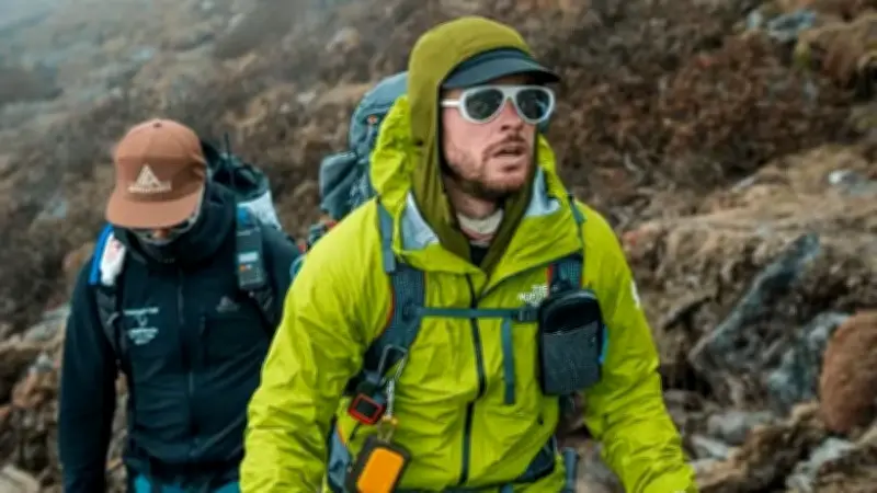 Người Australia phá kỷ lục chinh phục Everest từ mực nước biển