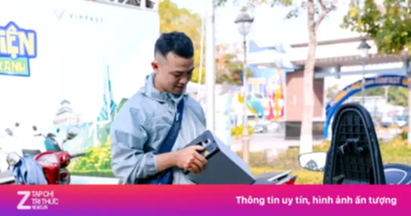 Người dân Cần Thơ hào hứng 'đổi xăng lấy điện' cùng VinFast