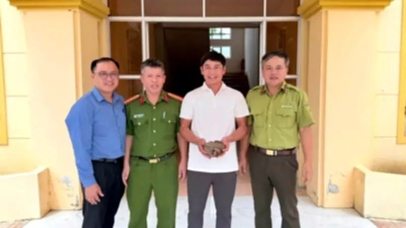 Người dân giao nộp động vật quý hiếm, lực lượng chức năng thả về tự nhiên