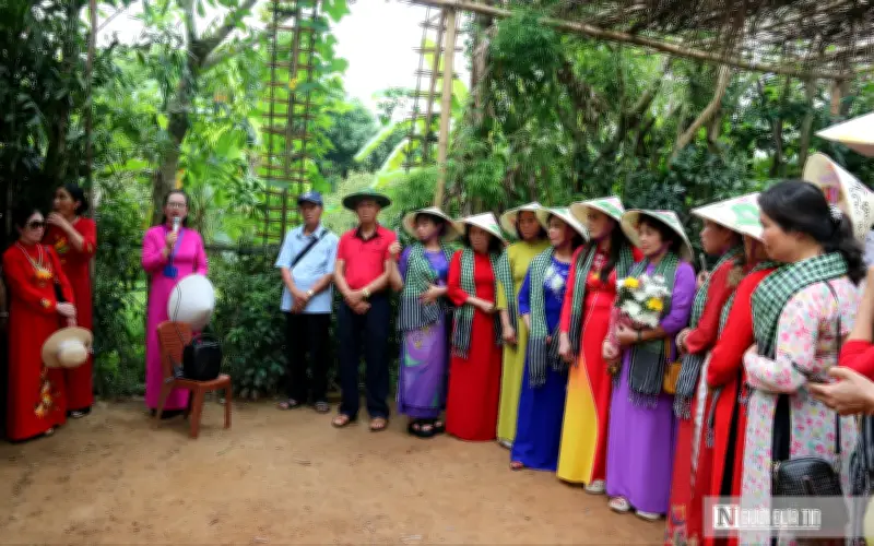 Người dân khắp mọi miền về quê Bác Hồ dịp 136 năm ngày sinh