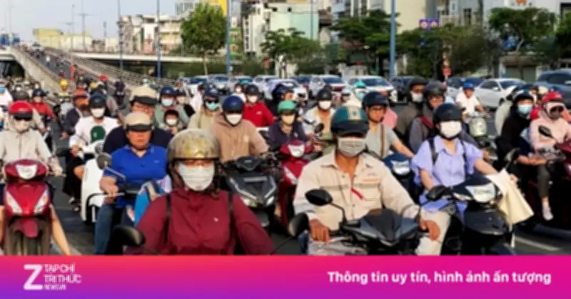 Người dân ùn ùn trở lại TP.HCM sau kỳ nghỉ lễ 30/4, giao thông căng thẳng