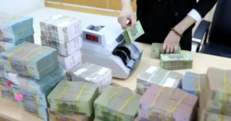 Người dân tăng mạnh nắm giữ tiền mặt: Chuyện gì đang xảy ra?