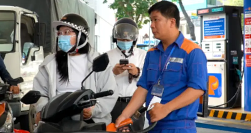 Người dân TPHCM ủng hộ chủ trương chuyển sang xăng sinh học E10