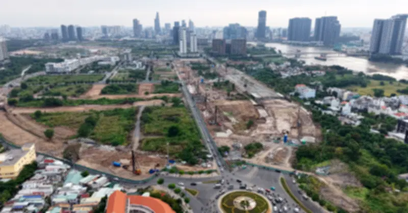 Người dân trông chờ loạt tuyến đường huyết mạch ở Thủ Thiêm sớm hoàn thành