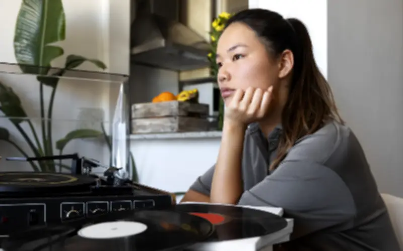 Người EQ thấp thường nói nhiều nhưng không dám xuất hiện ở 3 nơi này