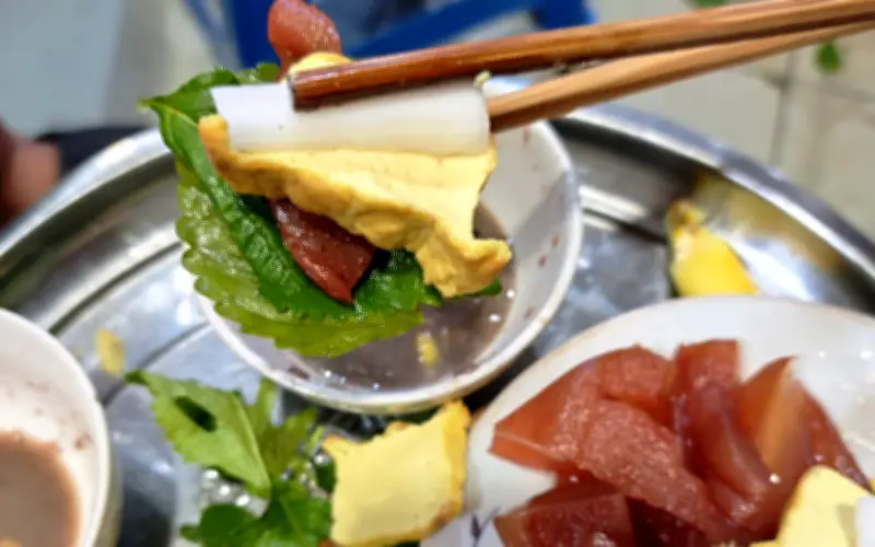 Người Hà Nội háo hức đi ăn món đặc sản này vì sợ hết