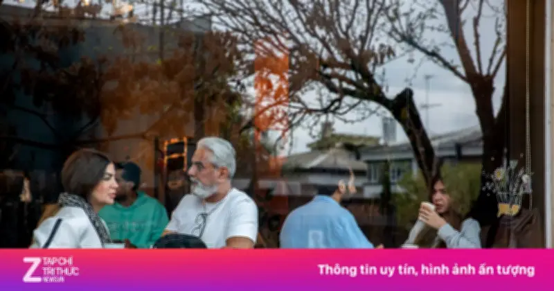 Người Iran tìm chút xa xỉ giá rẻ tại quán cà phê giữa thời chiến