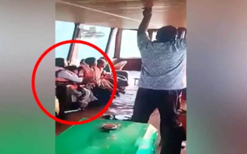 Người mẹ ôm chặt con trai 4 tuổi trước khi thuyền du lịch lật úp ở Ấn Độ