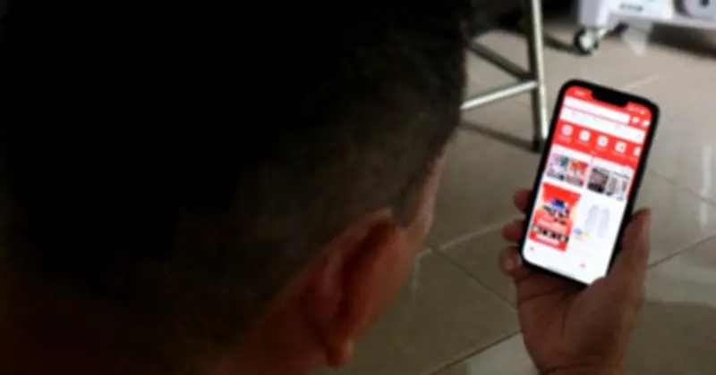 Người mua cân nhắc kỹ khi giá hàng online tăng vì phí sàn