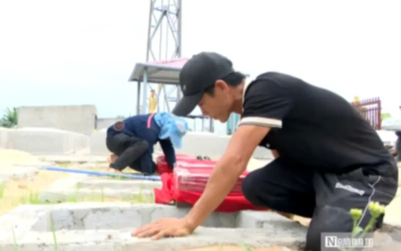 Người đàn ông 10 năm cất bốc hàng trăm ngôi mộ vô danh ở Quảng Trị