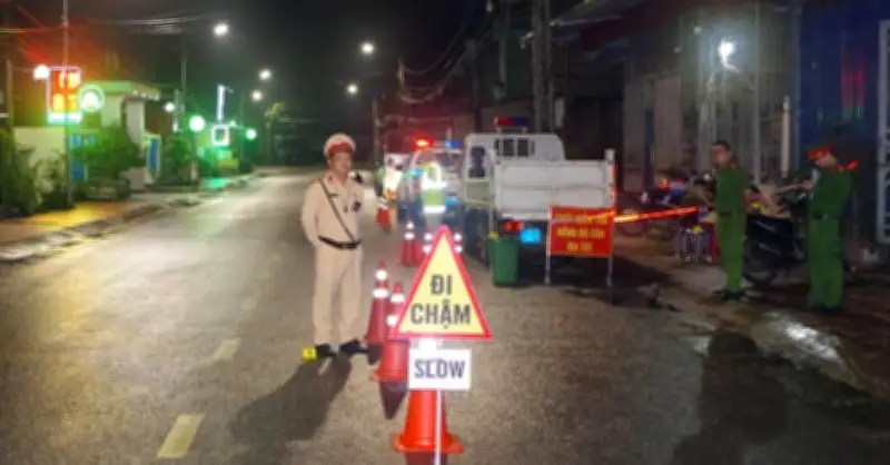 Người đàn ông dùng dao tấn công cán bộ công an khi bị kiểm tra nồng độ