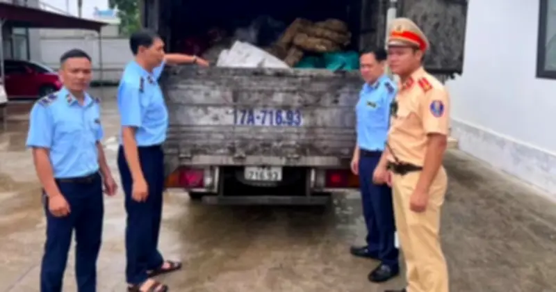 Ngăn chặn hơn 2 tấn mỡ lợn bốc mùi hôi thối chuẩn bị đưa ra thị trường