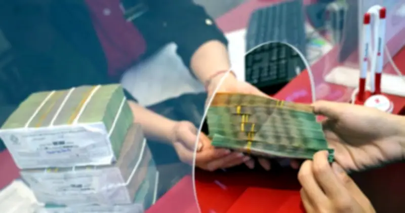 Ngân hàng giảm lãi suất huy động nhưng lãi vay vẫn neo cao, doanh nghiệp kêu trời
