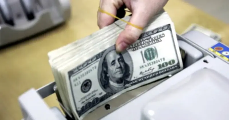 Ngân hàng Nhà nước tăng tỷ giá trung tâm, USD ngân hàng biến động trái chiều