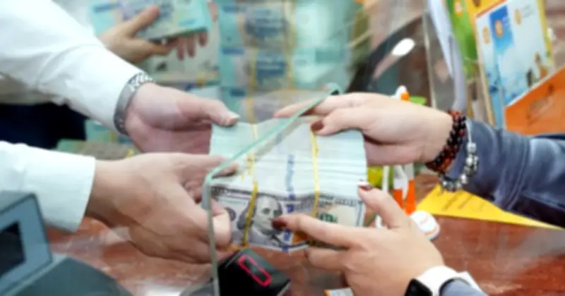 Ngân hàng Nhà nước tăng tỷ giá trung tâm, USD ngân hàng nhích nhẹ