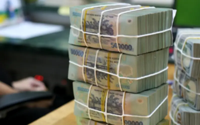 Ngân hàng trả lãi suất 8,5% năm cho khoản tiền gửi từ 500.000 đồng, số tiền nhận về là bao nhiêu?