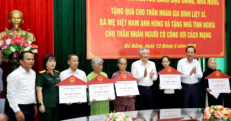 Nguyên lãnh đạo Đảng, Nhà nước dâng hương tại Nghĩa trang liệt sĩ Quảng Nam và Đà Nẵng