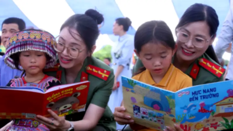 Ngày hội Vì bình yên bản làng lan tỏa tinh thần gần dân tại Sơn La