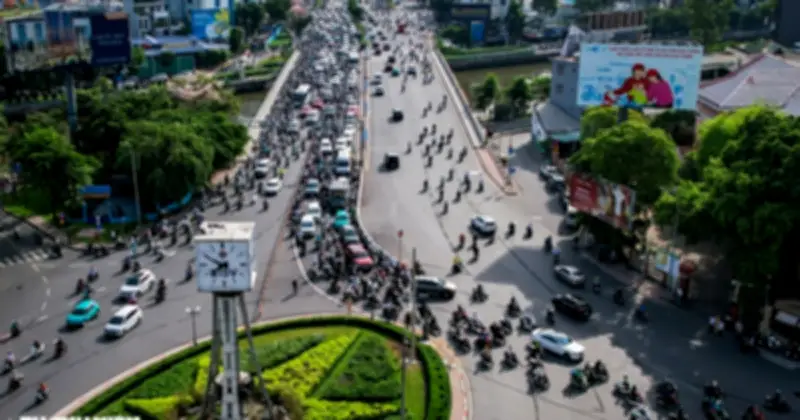 Ngày thứ ba đổi cách chạy xe ở vòng xoay Điện Biên Phủ, người dân vẫn lúng túng