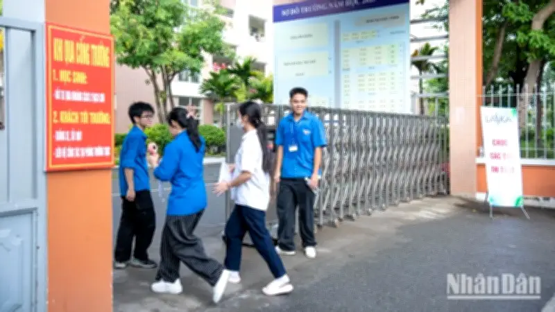 Ngày thi đầu tiên vào lớp 10 diễn ra suôn sẻ tại Long Biên
