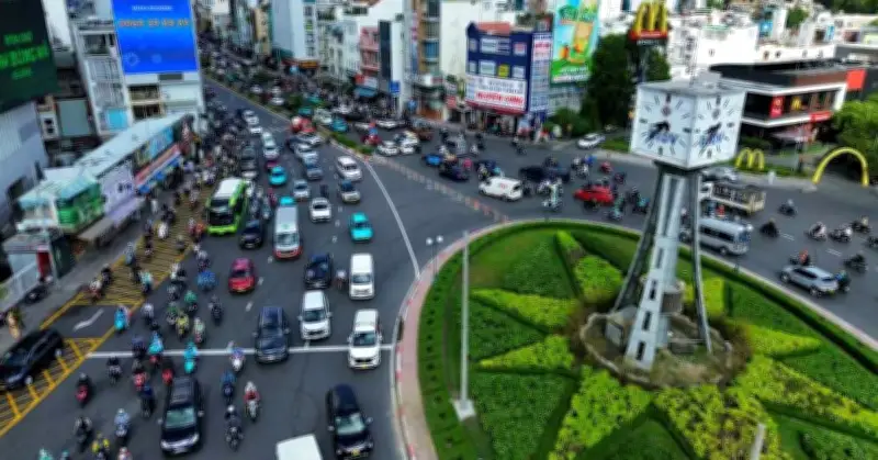 Ngày đầu cải cách đi tài vòng xoay âm ánh ở TPHCM, hàng loạt tài xế bỡ ngỡ