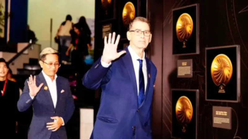 Nhà thơ Bruce Weigl: 'Sự mê đắm của Hồ Gươm' là tình yêu dành cho Việt Nam
