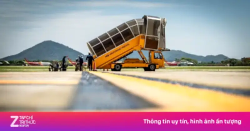 Nhiệt độ mặt bê tông sân bay Nội Bài lên tới 71°C, người lao động vẫn bám trụ