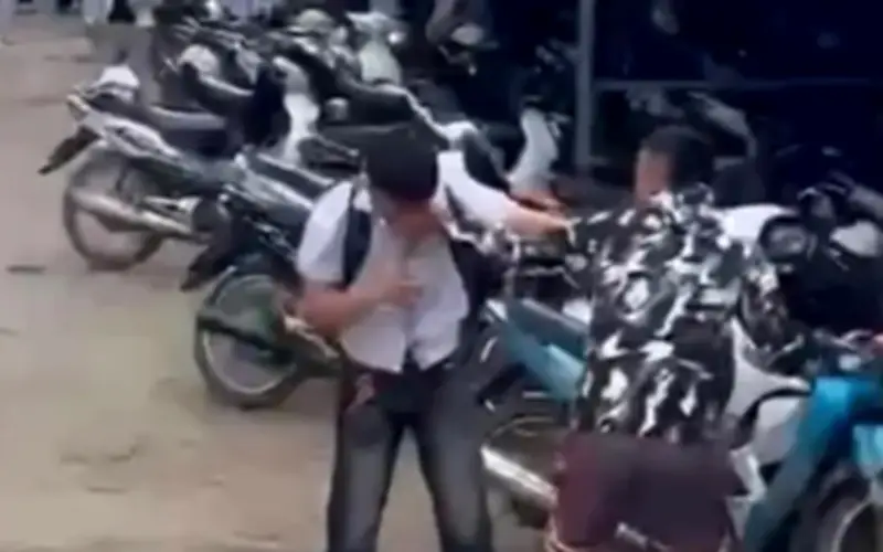 Nhóm thanh niên leo tường vào trường hành hung nam sinh lớp 12