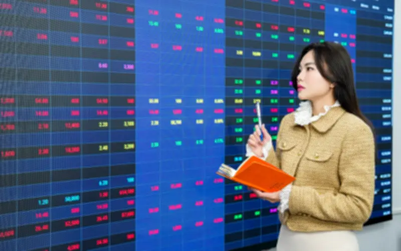 Nhận định thị trường: Dòng tiền luân chuyển mạnh, nhà đầu tư nên thận trọng
