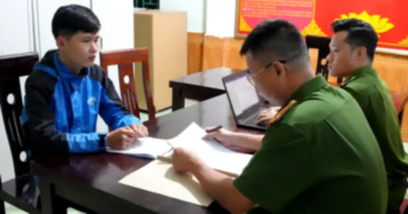 Nhân viên giao hàng dùng tiền thu hộ để đánh bạc rồi dựng chuyện bị cướp