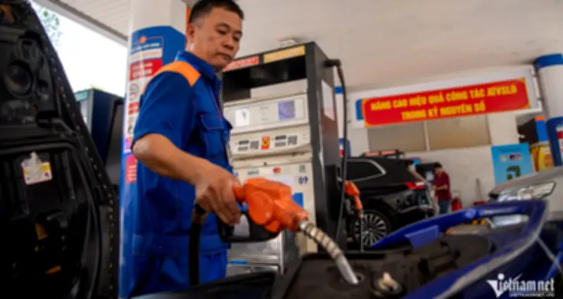 Nhập khẩu xăng dầu tăng mạnh, hàng nghìn cửa hàng khai tử RON95