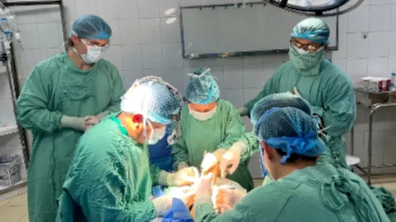 Nối liền bàn chân đứt lìa do tai nạn lao động thành công