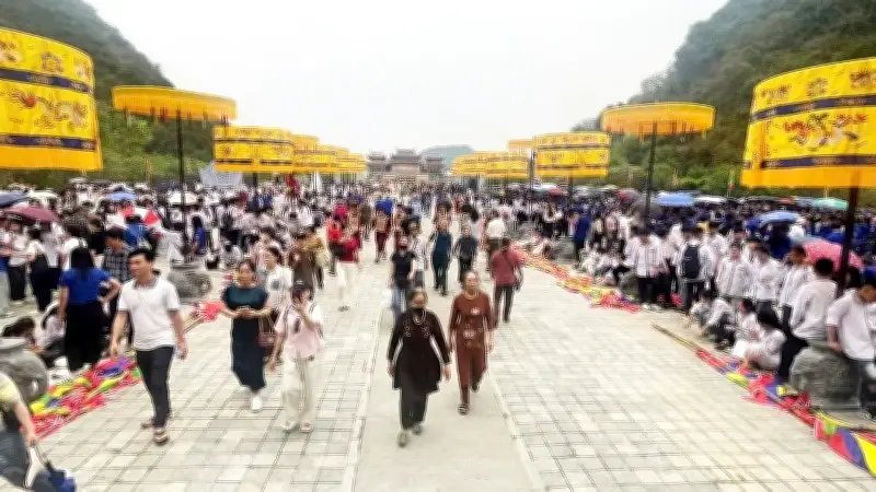 Ninh Bình đón hơn 2,7 triệu lượt khách dịp lễ, doanh thu tăng đột biến 205%