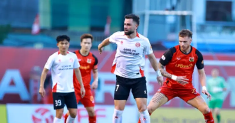 Ninh Bình thắng TP.HCM 2-1 tại vòng 24 V-League 2025/26
