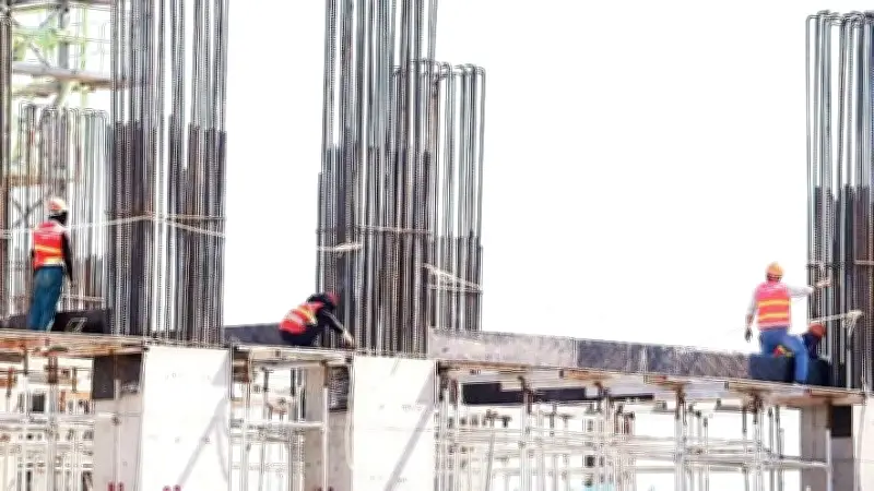 Nắng nóng cực đoan: Người lao động gồng mình, chuyên gia cảnh báo sốc nhiệt
