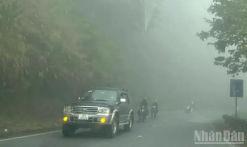Nắng nóng gay gắt 35-37°C ở Nam Bộ, Bắc Bộ mưa dông