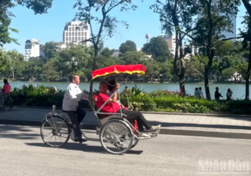 Nắng nóng gay gắt diện rộng ở Bắc, Trung, Nam Bộ những ngày tới