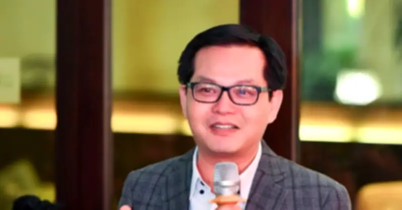 NSND Trung Hiếu làm giám khảo cuộc thi hát