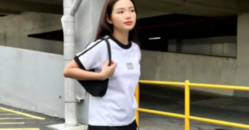 Áo baby tee phối chân váy ngắn: 7 cách diện đẹp cho nàng