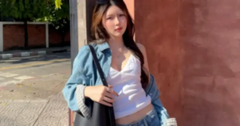Áo hai dây phối quần denim: Bản phối kinh điển không bao giờ lỗi mốt