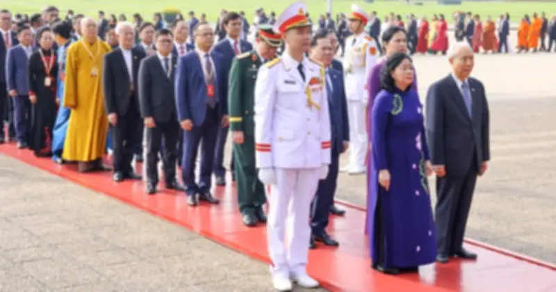 Đoàn đại biểu dự Đại hội MTTQ lần thứ XI vào Lăng viếng Chủ tịch Hồ Chí Minh