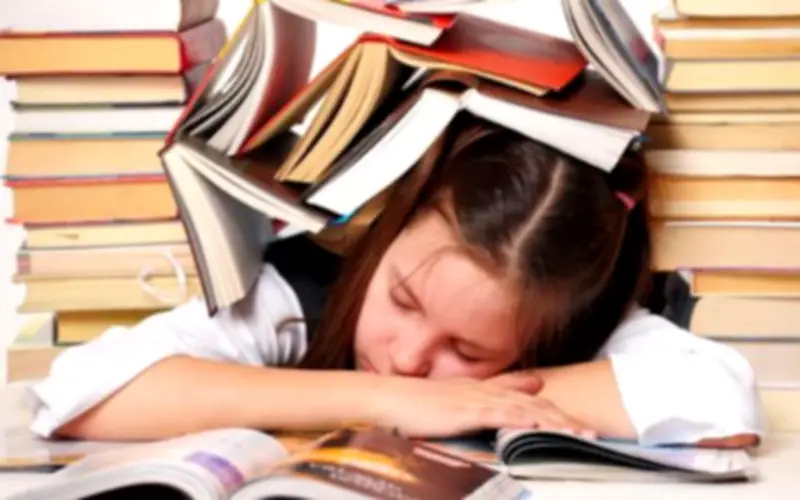 Áp lực thi cử: Cánh cửa đổi đời hay nguy cơ trầm cảm kéo dài?