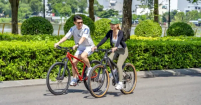 Đạp xe dọc công viên xanh mát tại Van Phuc City, tận hưởng không gian sống khỏe
