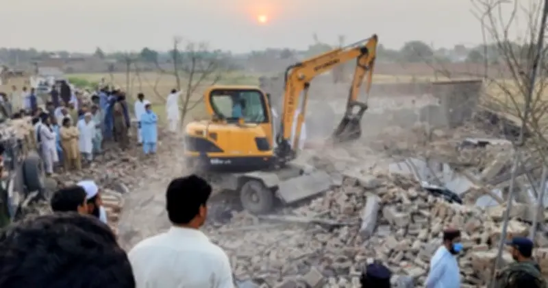 Pakistan: 14 cảnh sát thiệt mạng trong vụ đánh bom xe ở đồn cảnh sát Bannu