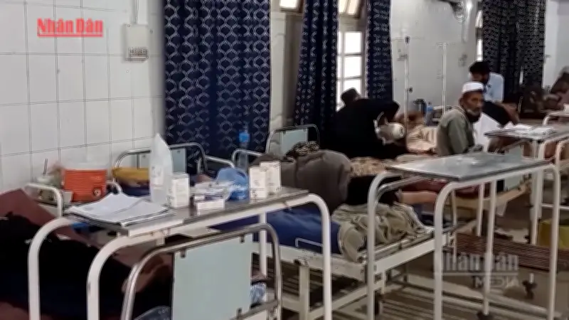 Pakistan: Đánh bom tự sát nhằm đoàn cảnh sát, 15 sĩ quan thiệt mạng