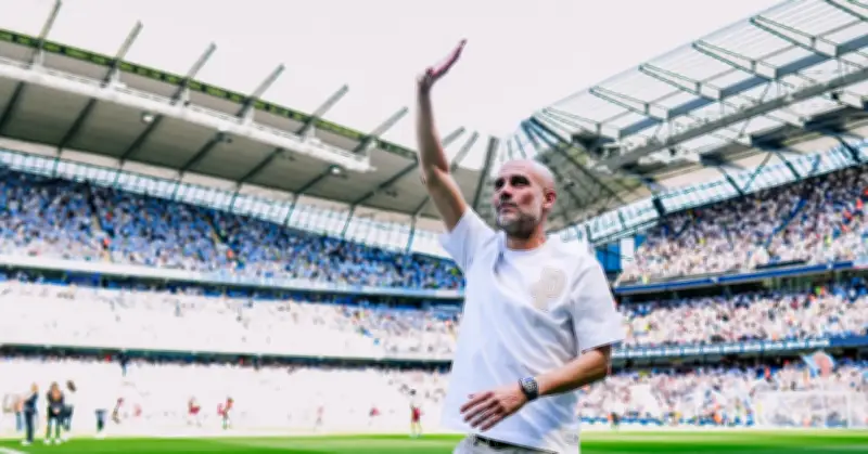 Pep Guardiola chia tay Man City bằng trận thua ngược Aston Villa